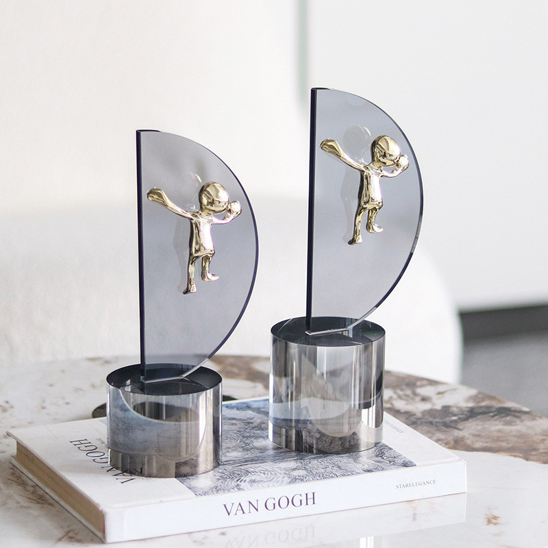 Modern light luxury small golden figure ornament for model homes and hotels, creative abstract geometric semicircular sa