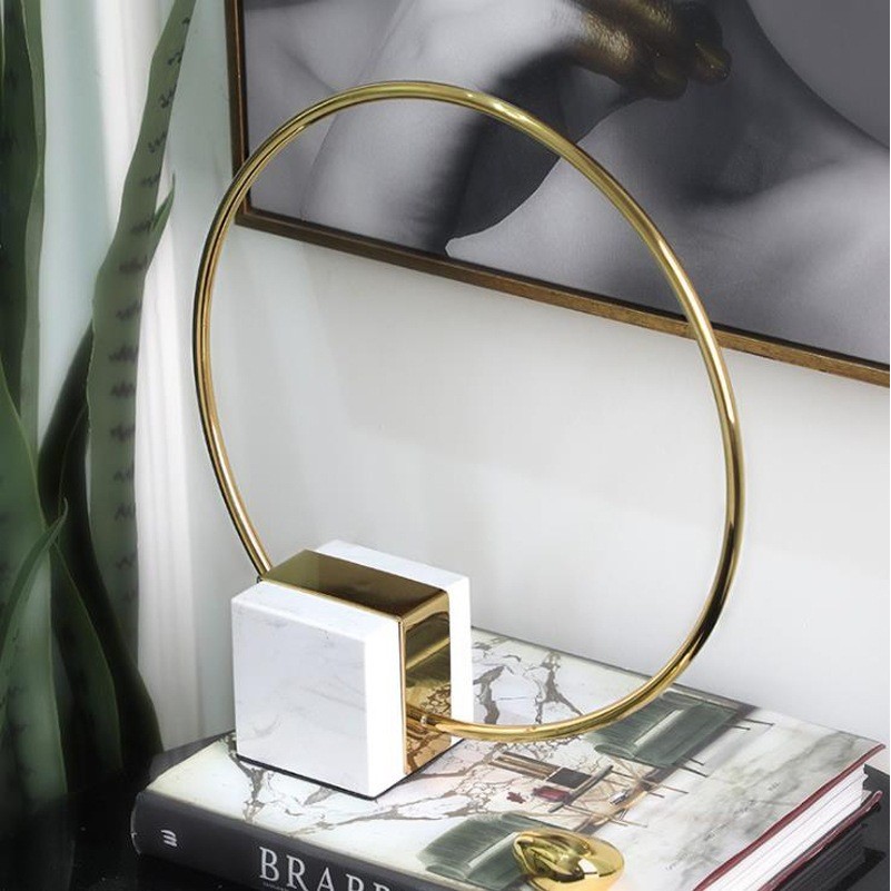 KEYU Simple and modern geometric metal crafts, a touch of luxury for your home, creative home decor for bedrooms, and de