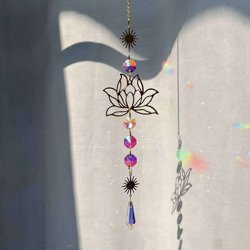 qo 1Pc Suncatcher Jardinagem Artesanato Lótus Dourado AB Colorido Gota De Água Pingente Decoração De Cristal Para Casa C
