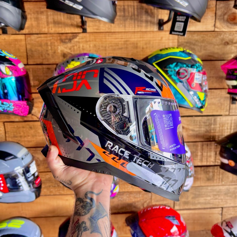 Capacete Race Tech Volt – Design Esportivo, Conforto e Segurança