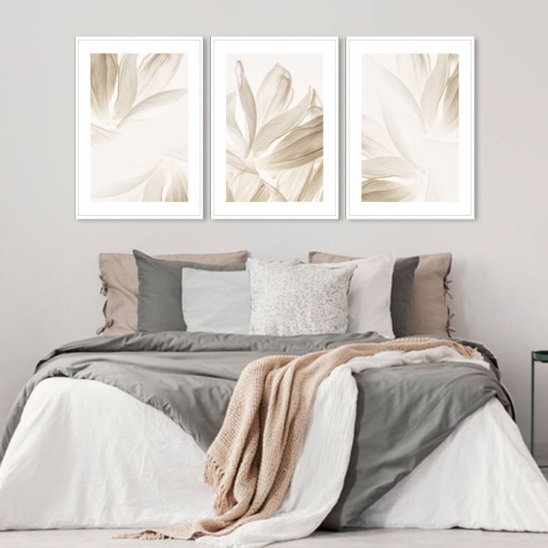 Trio de Quadros Floral em Tons de Nude Claro Moldura Caixa TokQuadros