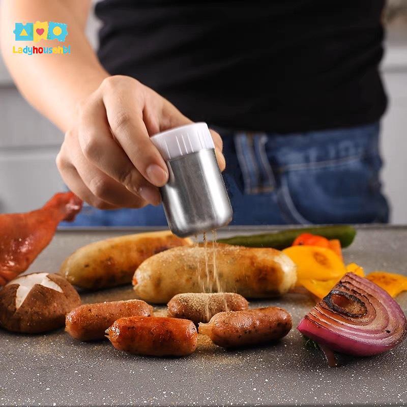 LAHG > Aço Inoxidável 5 Buracos Saleiro Portátil Mini Garrafa De Tempero Com Tampa Contra Poeira Pequena Pimenta Condime