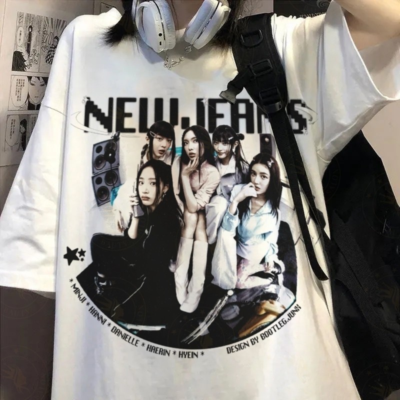 Camiseta Oversized Feminina Masculina Unissex NewJeans Kpop Streetwear e Branca