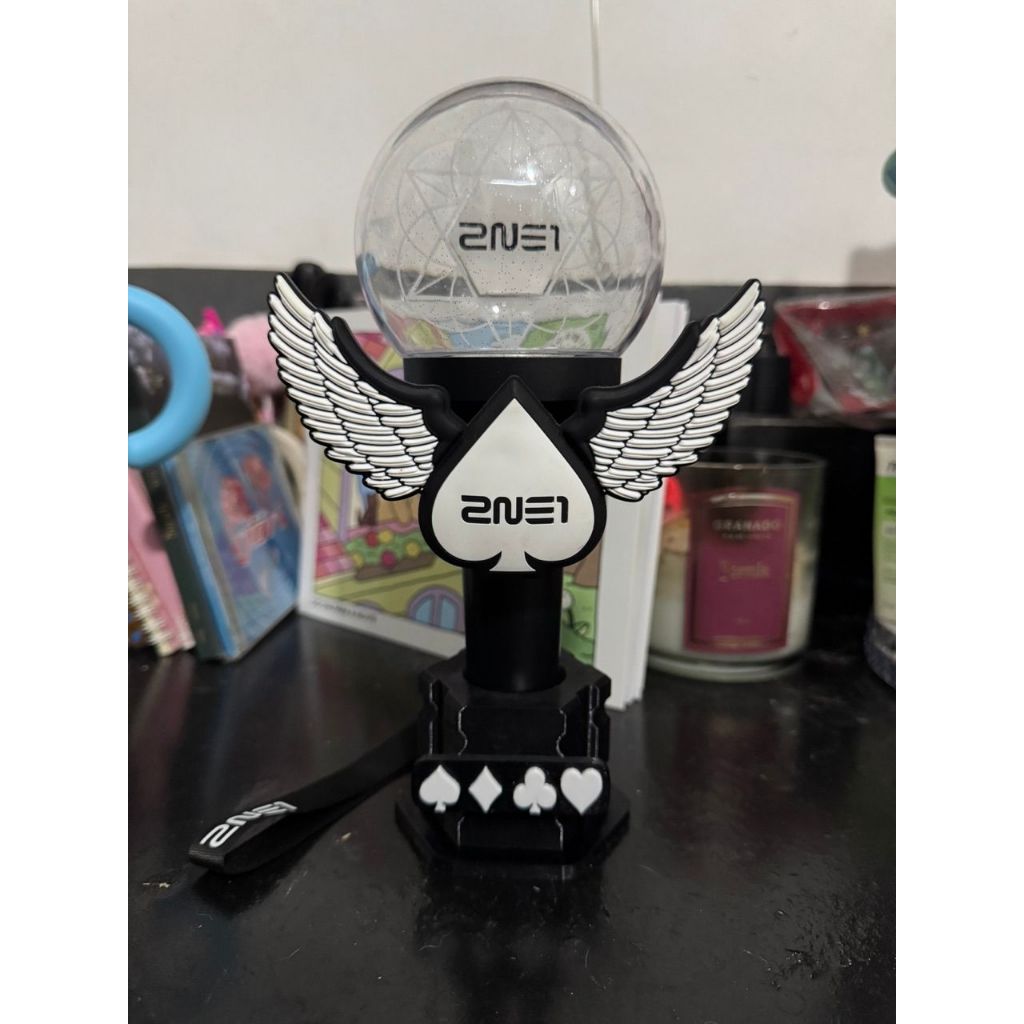 2ne1 - Suporte para LightStick K-pop | Expositor Personalizado Impresso em 3D para Fãs