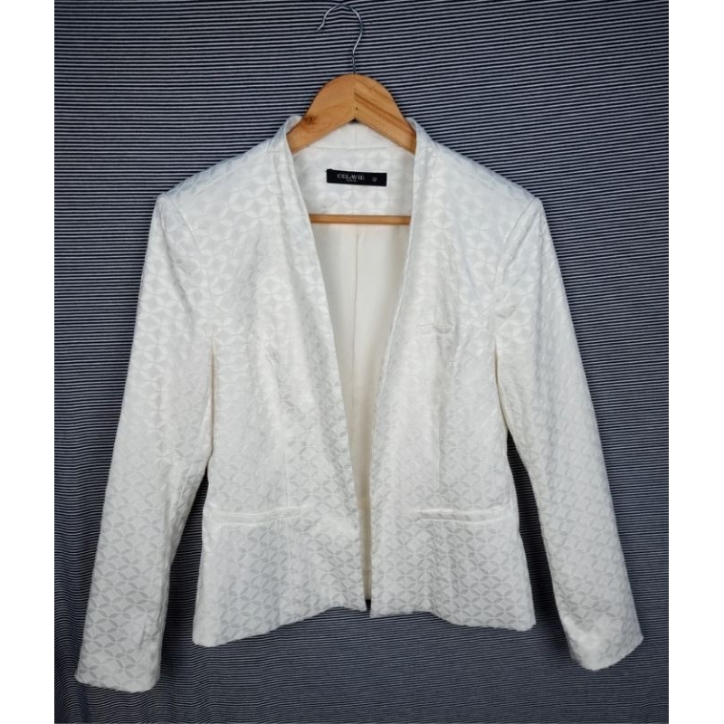 Blazer Feminino Branco Texturizado Efeito Renda Elegante Sem Fechamento