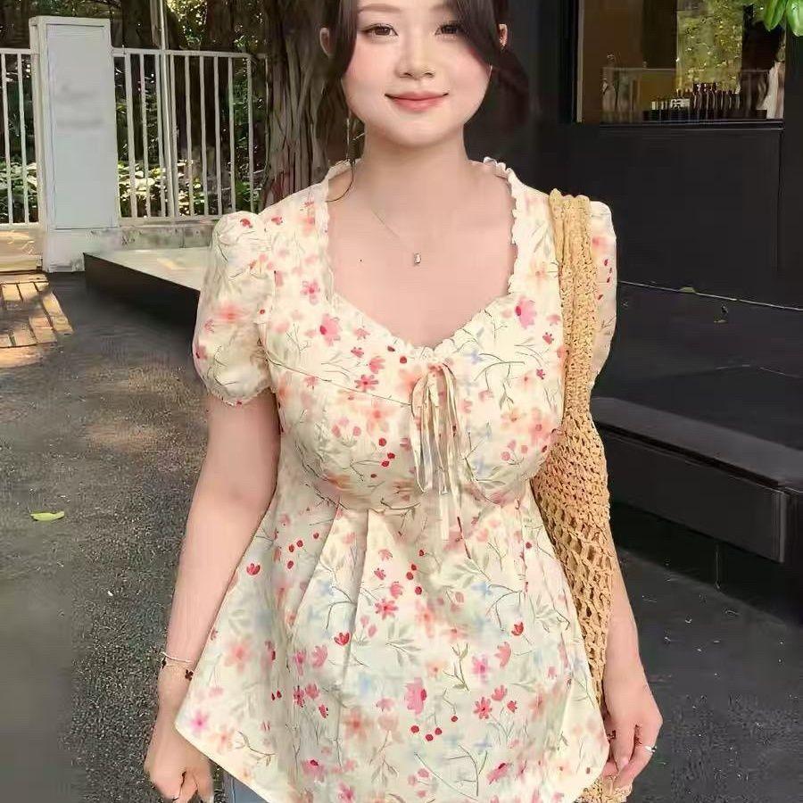 [Novidades] 2026 Verão Plus Size Feminino Francês Doce Floral Camisa de Manga Curta Slim-Fit Slimmer Look Cobrindo Carne
