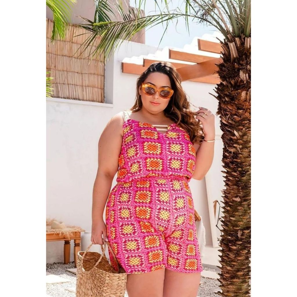Macaquinho Plus Size Floral com Alças de Renda