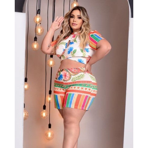 Macaquinho Floral Plus Size