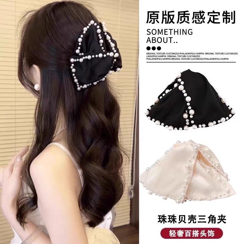 Luz francesa luxo frisado triângulo Grab clip feminino 2025 novo estilo High-End volta cabeça meia gravata cabelo tubarã