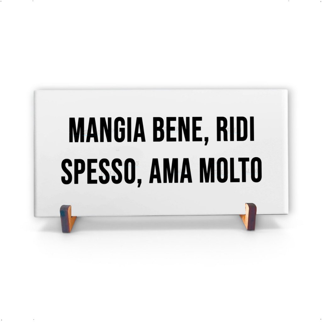 Azulejo Decorativo com a Frase Mangia Bene, Ridi Spesso, Ama molto | Azulejo 10x20cm + Suporte