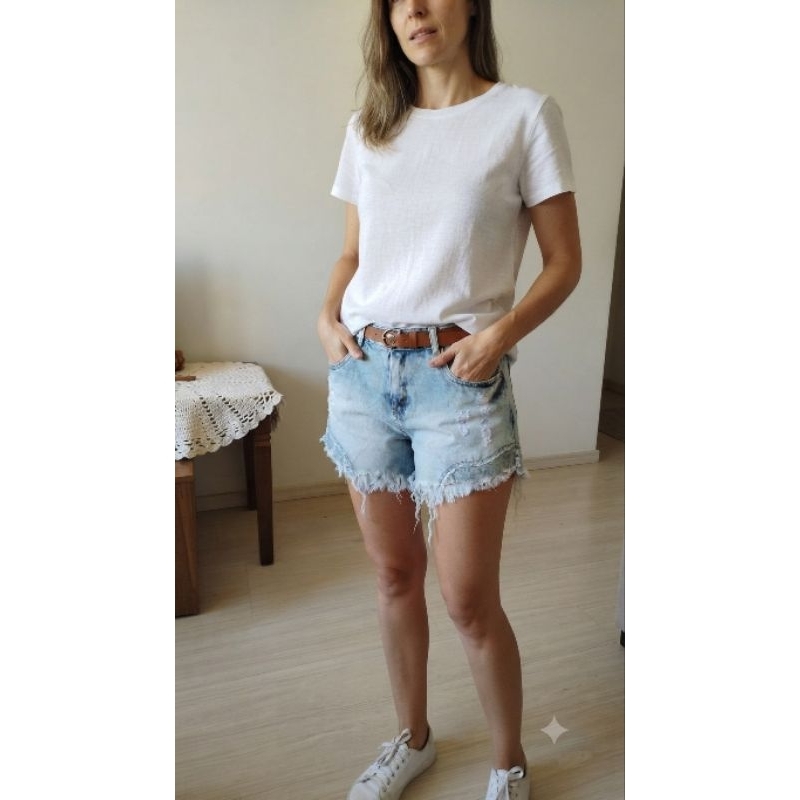 BRECHO Short Jeans Destroyed Sem Lycra - Tam. 38