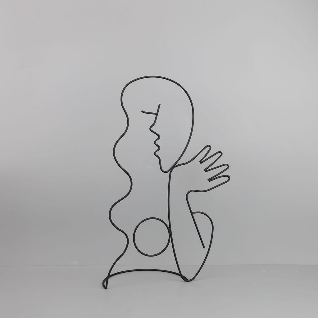 3PFP Modern minimalist abstract line-art figure metal ornament, suitable for living room display, model room, TV cabinet