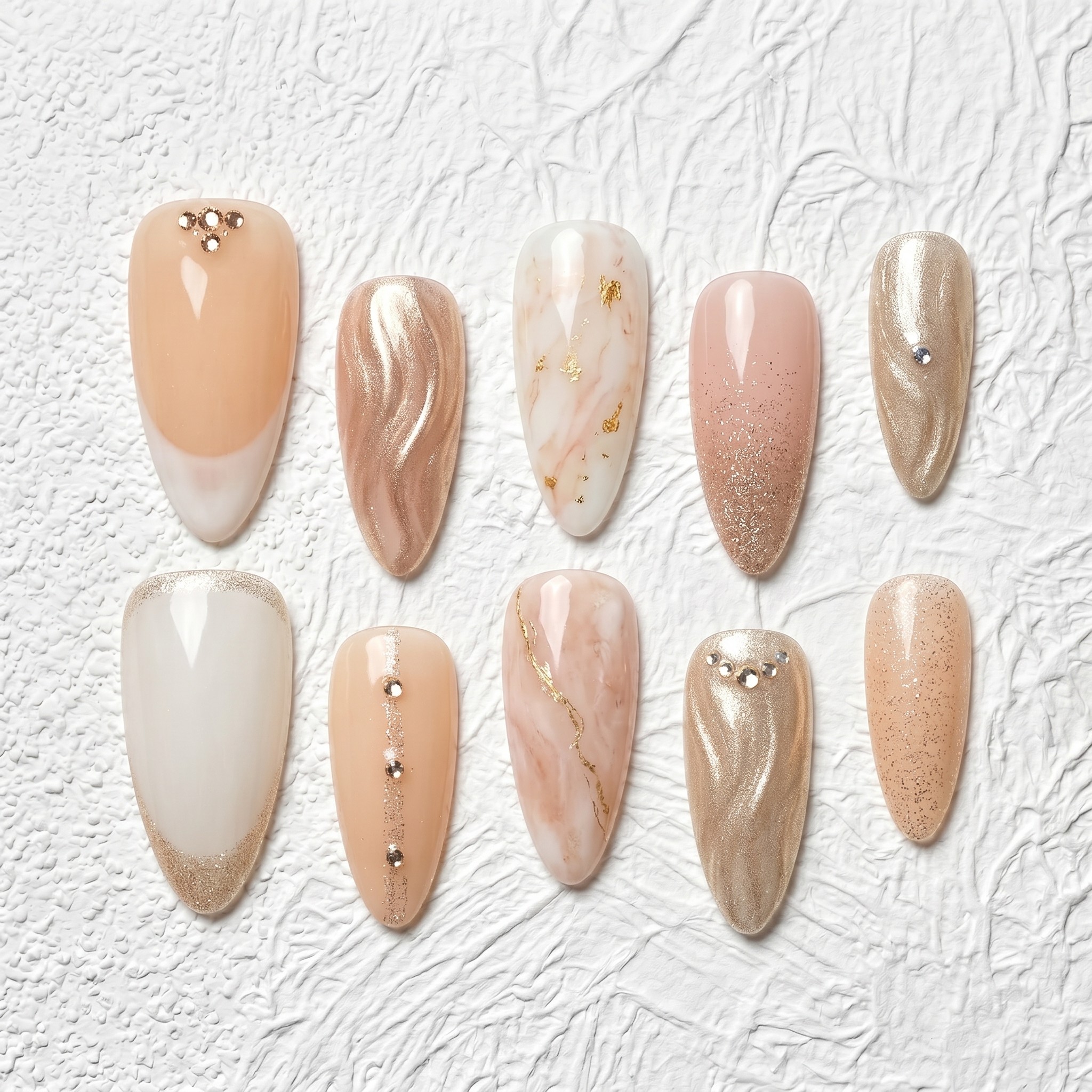 Artisan Handcrafted 10UN Unhas Postiças Elegantes Glamour Amêndoa | Pontas Francesas Pêssego Nude, Foil Dourado, Strass,