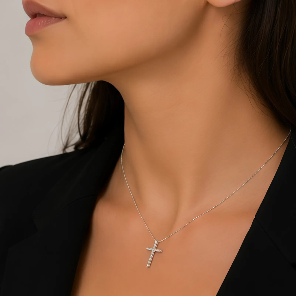 Colar Feminino Prata 925 Cruz Delicada Cravejada Em Zircônia