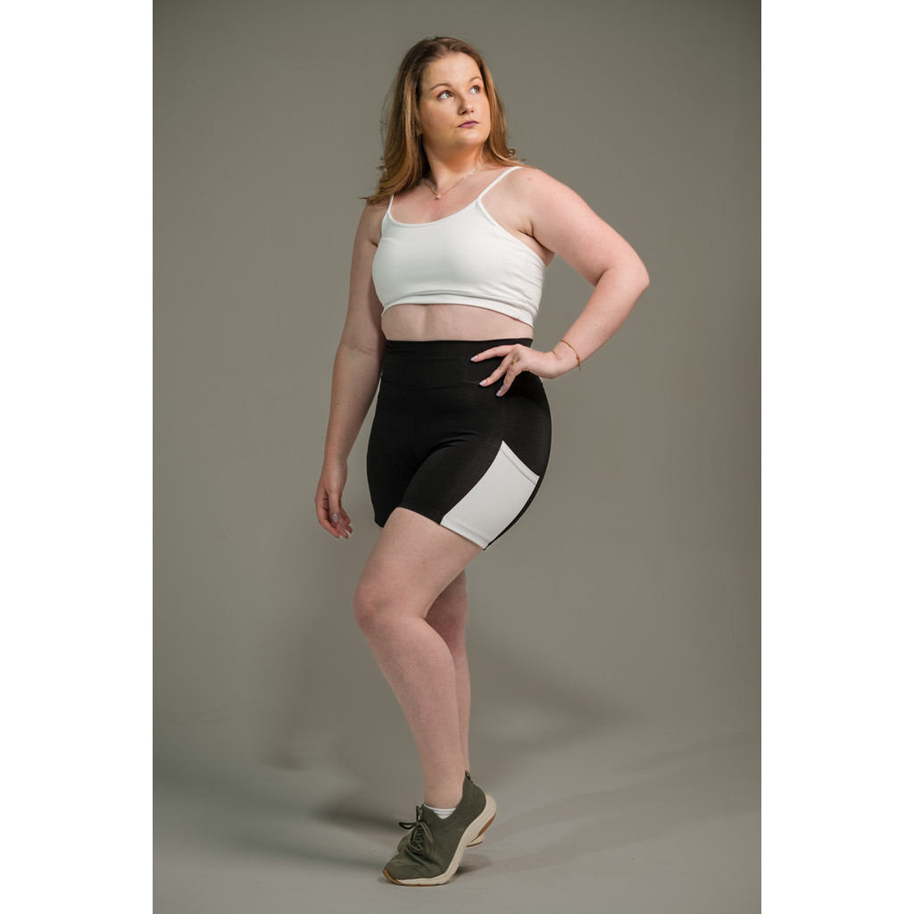 Short Feminino Meia Coxa com Bolso