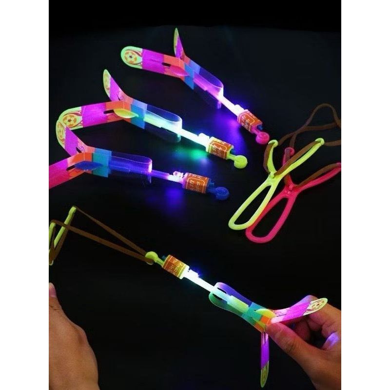 Girocóptero Foguete Lançador com Luz Colorida que Voa Alto Com Estilingue Helicóptero Voador LED com Estilingue