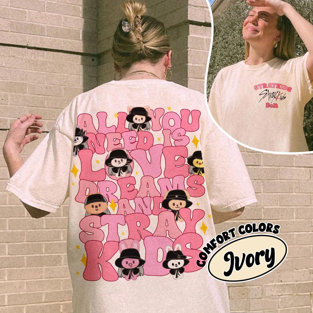 Camiseta Branca Unisex Design com Personagens Animados e Textos 