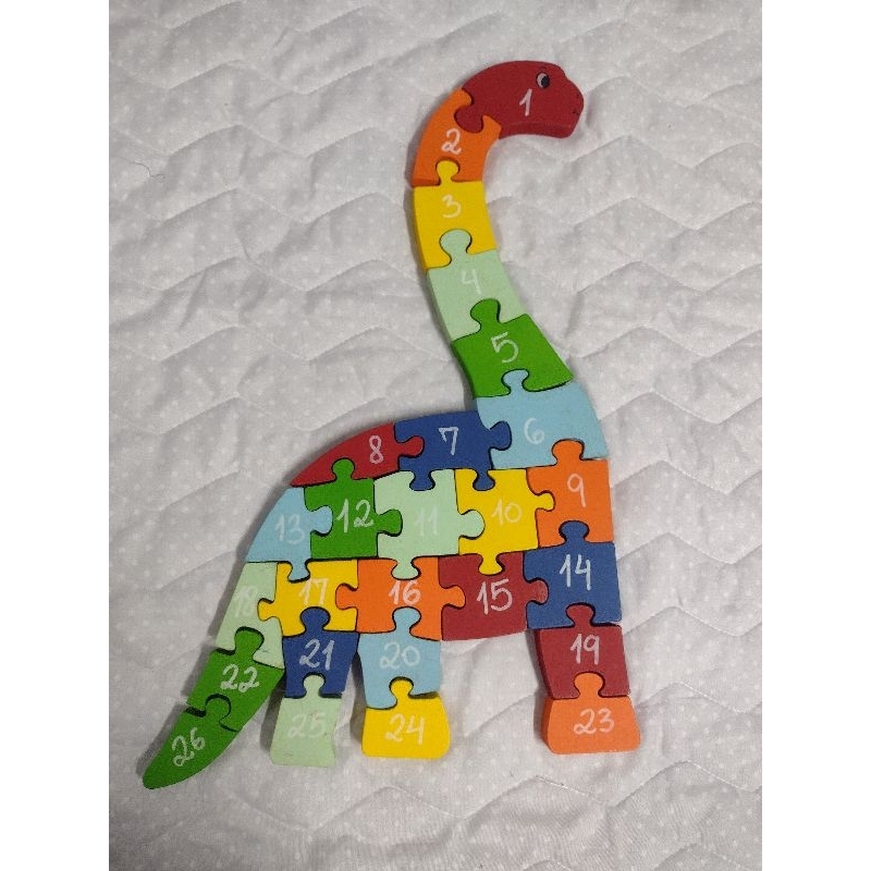 quebra cabeça pedagógico de madeira ,letras e número ,o ABC e do 1 ao 26.para o aprendizado infantil..semi novo.