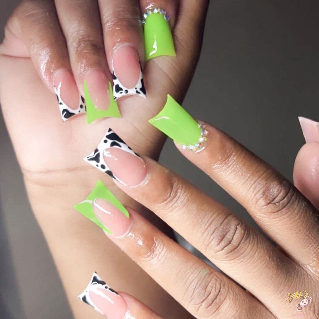 Pontas De Unhas Falsas 24 Peças Caixa Formato Bico De Pato Verde Borda Francesa Strass Padrão De Vaca Prensa Em Artifici