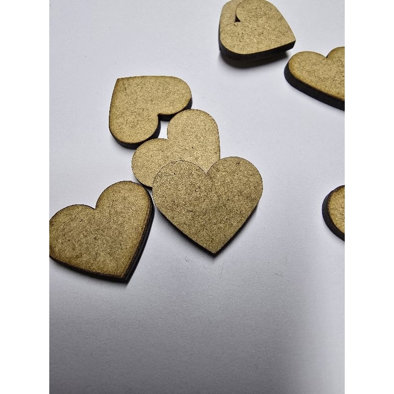 100 Mini Corações MDF Cru 3mm Apliques para Artesanato Lembrancinha Decoração 2cm altura x 2,3cm largura