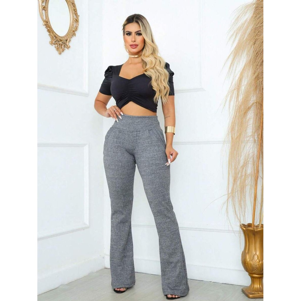 Calça Feminina Boca de Sino Flare Jackard com Bolso na Frente