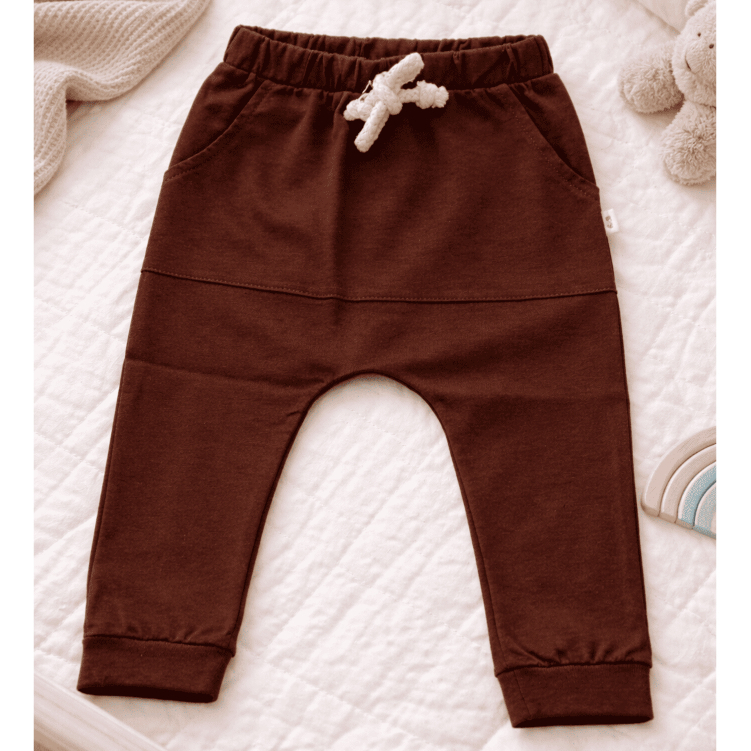 Calça Saruel Bebê Infantil em Malha com Bolso Lisa Cor Chocolate Menino