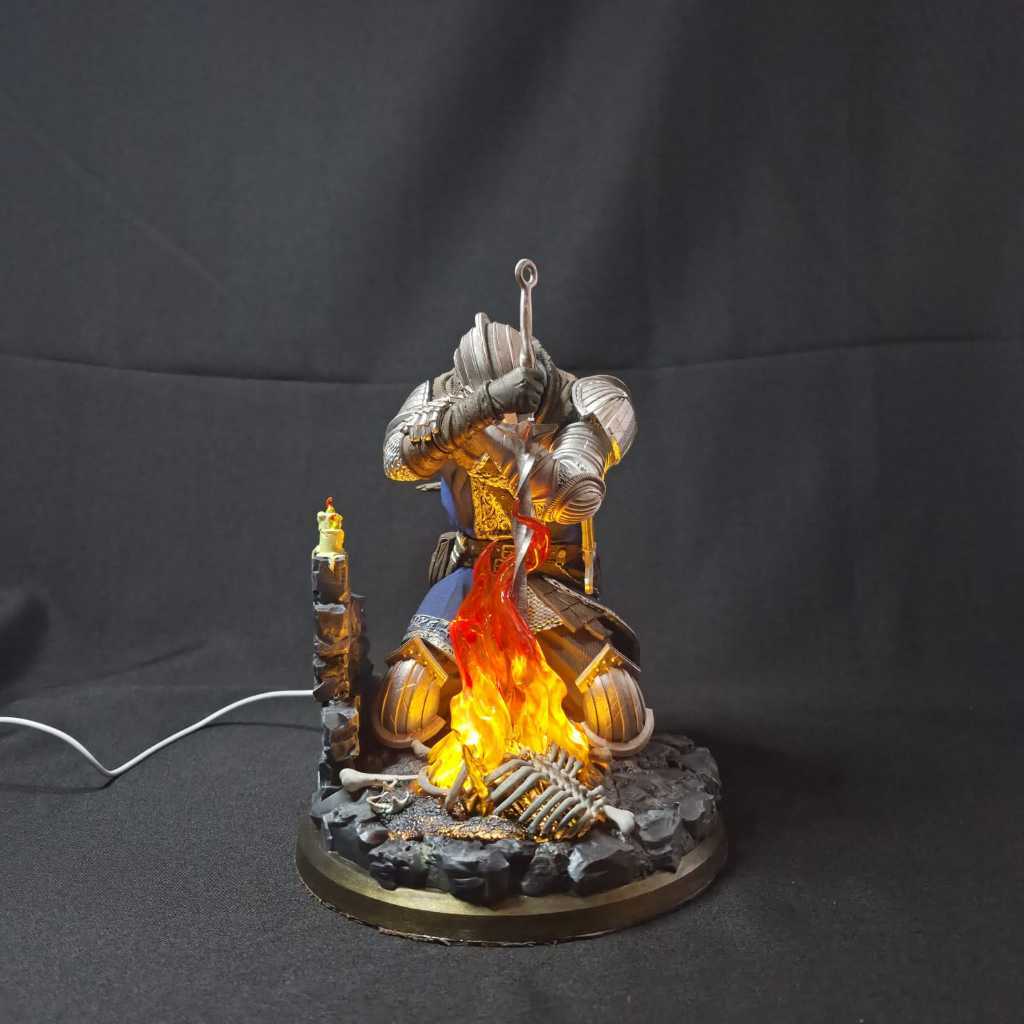 Miniatura Dark Souls Cavaleiro 25cm com LED | Estátua 3D Resina Pintada à Mão Bonfire