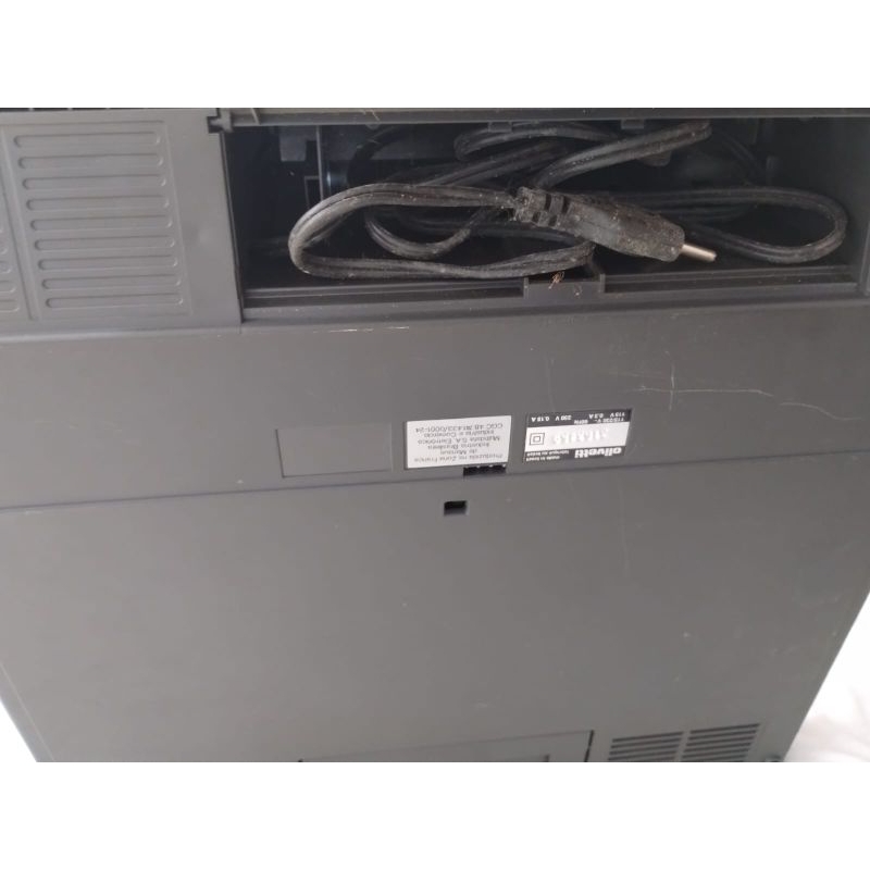 Máquina de escrever elétrica Olivetti Práxis 201-II