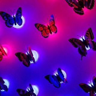 Borboleta LED Colorido Piscando 3D Simulado Iluminação 7x6.5cm