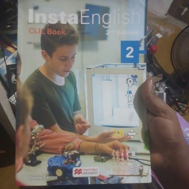 Livro - Insta English 2 CLIL Book - Denise Santos