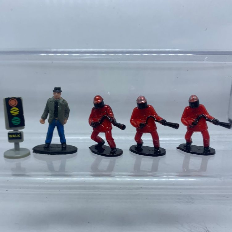 Majorette Figuras 1/43 Firefighter Figures - Emergency Diorama