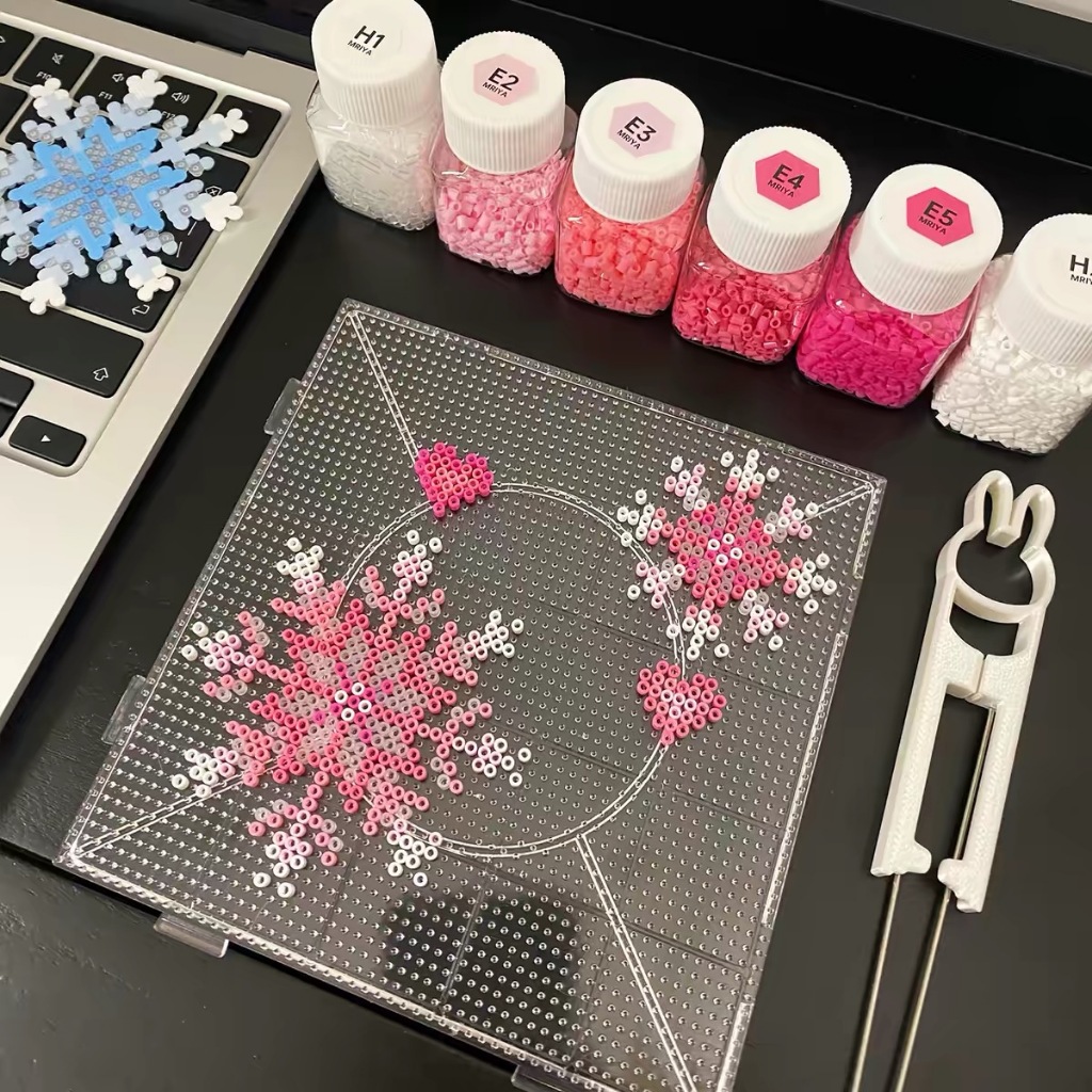 Placa Pegboard 14x14cm para Miçangas Beads 2,6mm Base Pixel Art DIY Artesanato Criativo