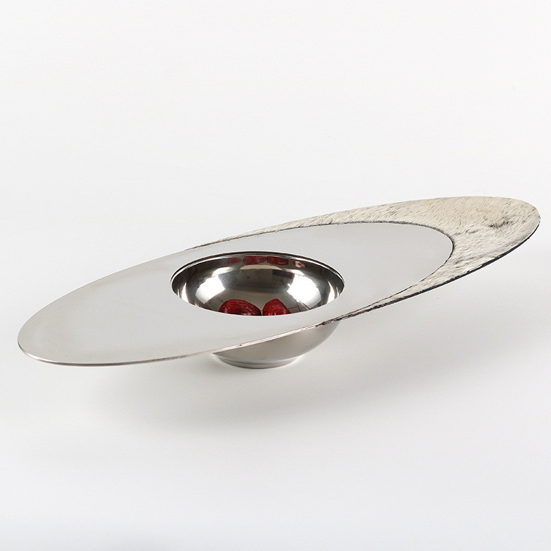 Nordic-style light luxury oval fruit tray, metal creative art saucer-shaped tray, decorative item for model rooms and de