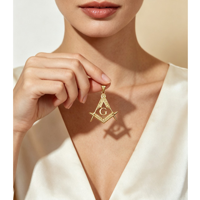 Pingente Dourado Letra G com Design Geométrico e Estrelas