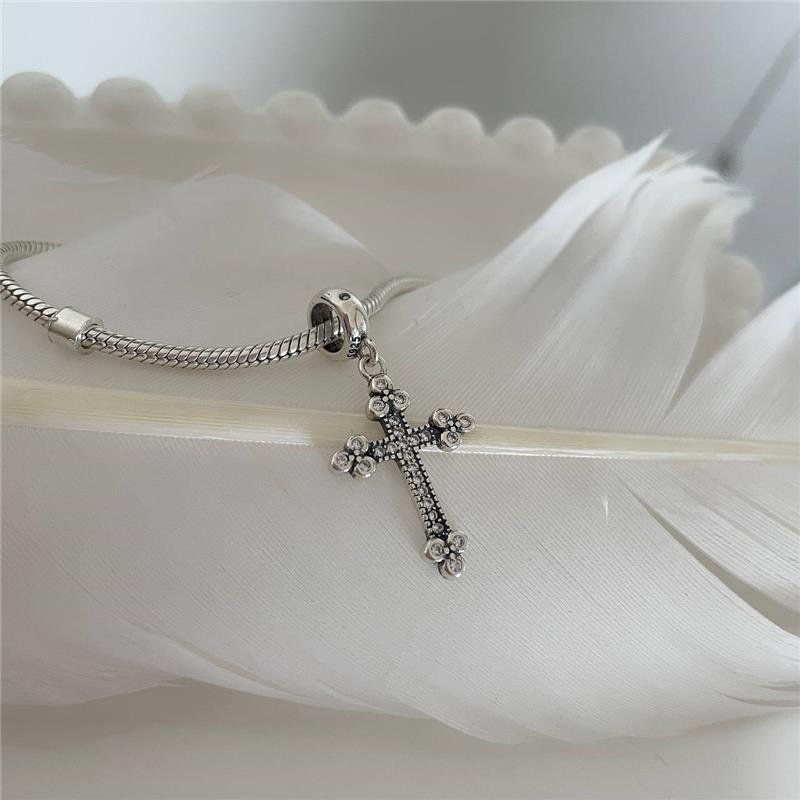 BERLOQUE PRATA 925 CRUZ CRAVEJADA COM DETALHES