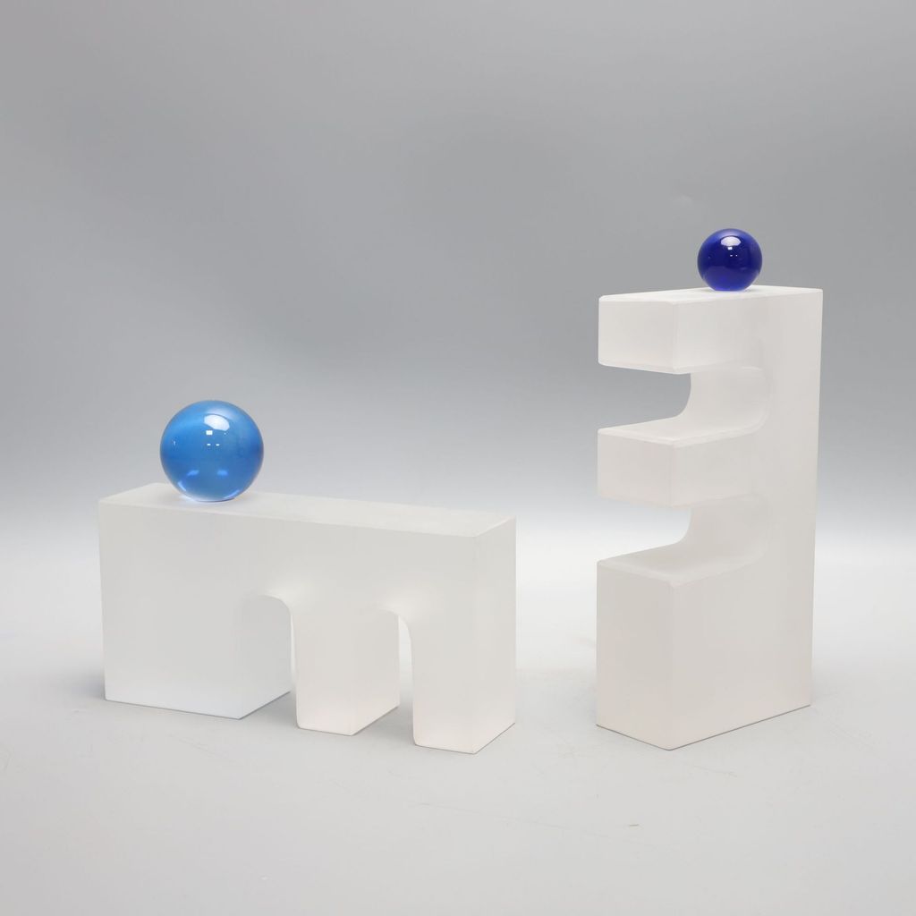 CZWL Modern minimalist crystal frosted blue sphere geometric ornament, suitable for display in model homes, on TV cabine