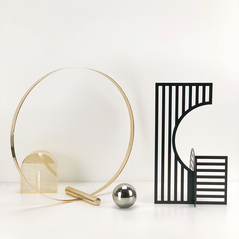 Modern minimalist metal Q Circular ornament Bottle-shaped resin table decoration for living room coffee table in model r