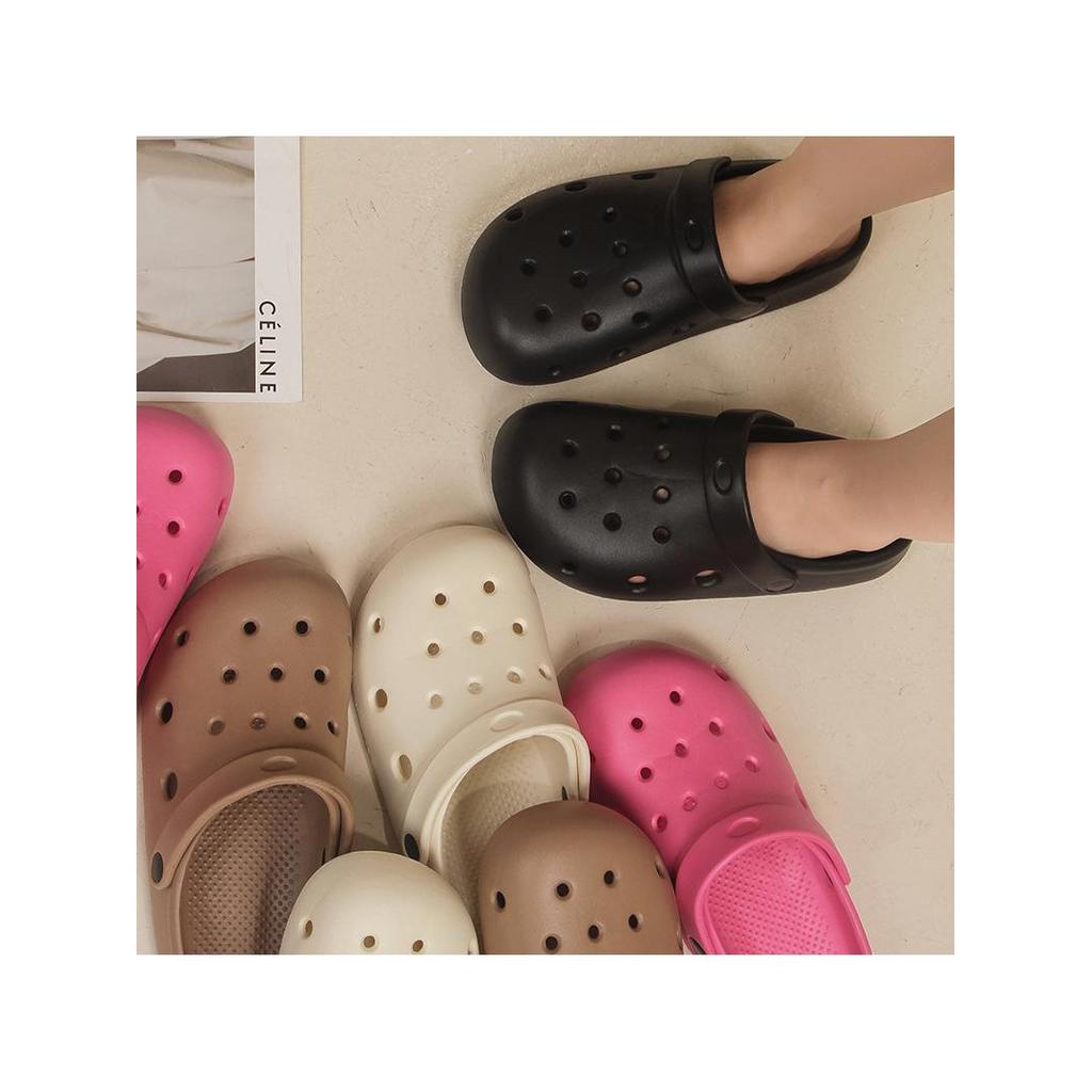 Buraco sapatos femininos influenciador ao ar livre Wear verão na moda praia 2024 novo estilo Baotou sandálias sola macia