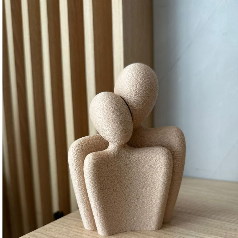 Escultura Casal Abraço Minimalista Decorativa | Amor União Namorados Casamento | Decoração Sala Quarto