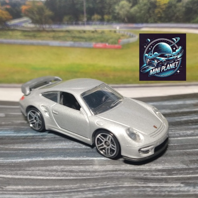 Hot Wheels Mainline Porsche 911 GT2 Prata 1:64 Mini Planet