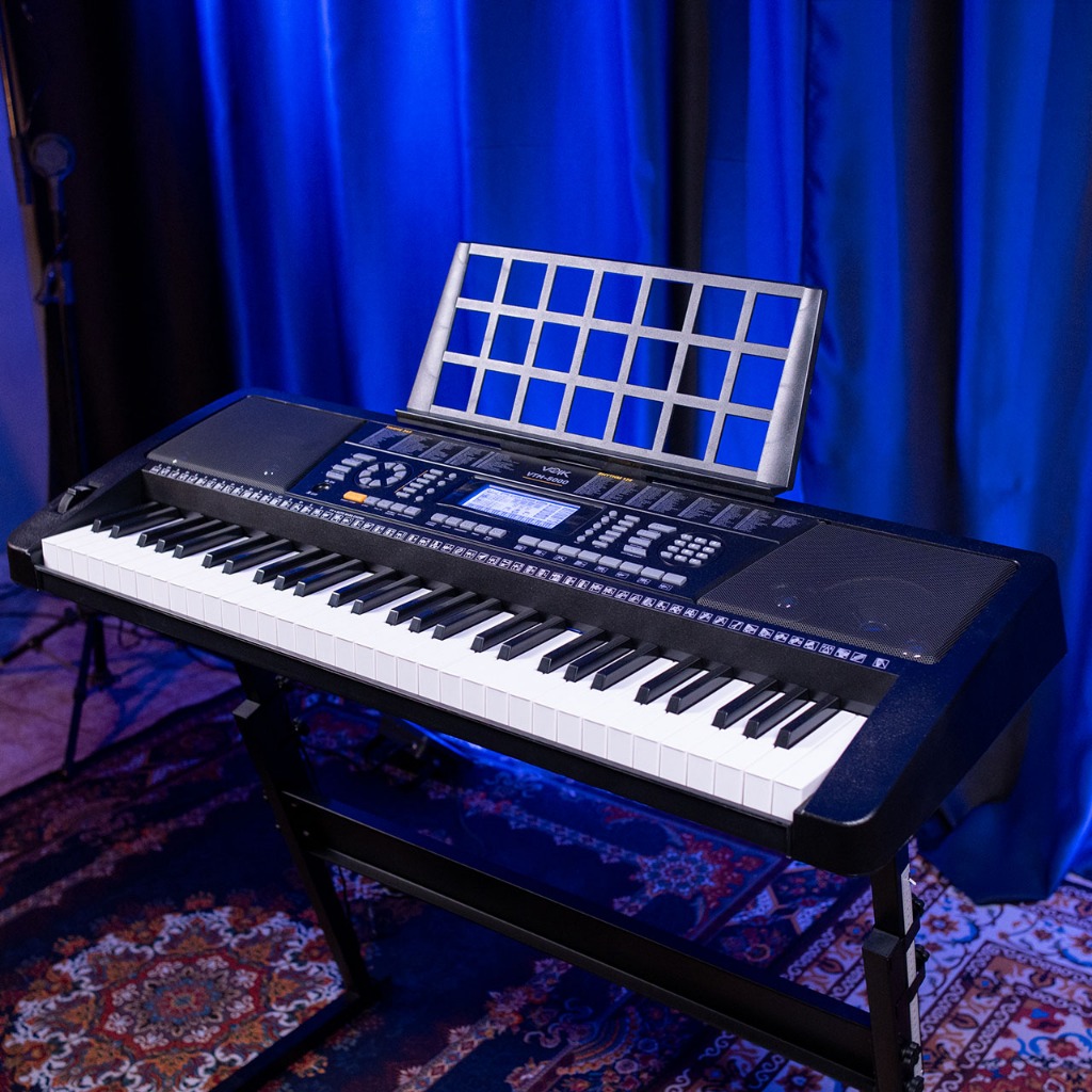 Teclado Musical Voik VTM-5000 MIDI 61 Teclas Sensitivas 8 Polifonias 345 Timbres 128 Ritmos Bivolt