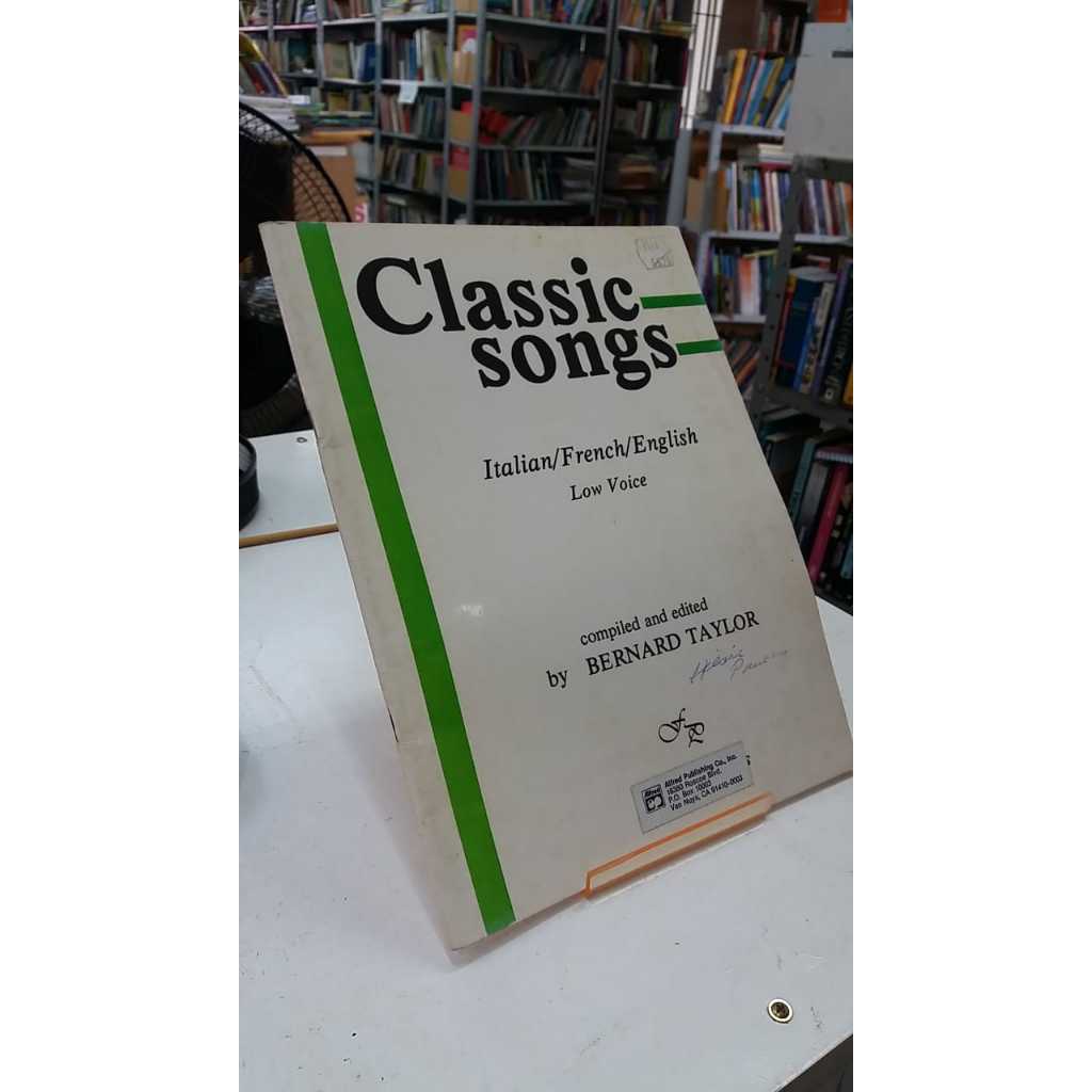 LIVRO - CLASSIC SONGS - ITALIAN/FRENCH/ENGLISH - LOW VOICE - BERNARD TAYLOR - MÚSICA/OUTROS ASS.