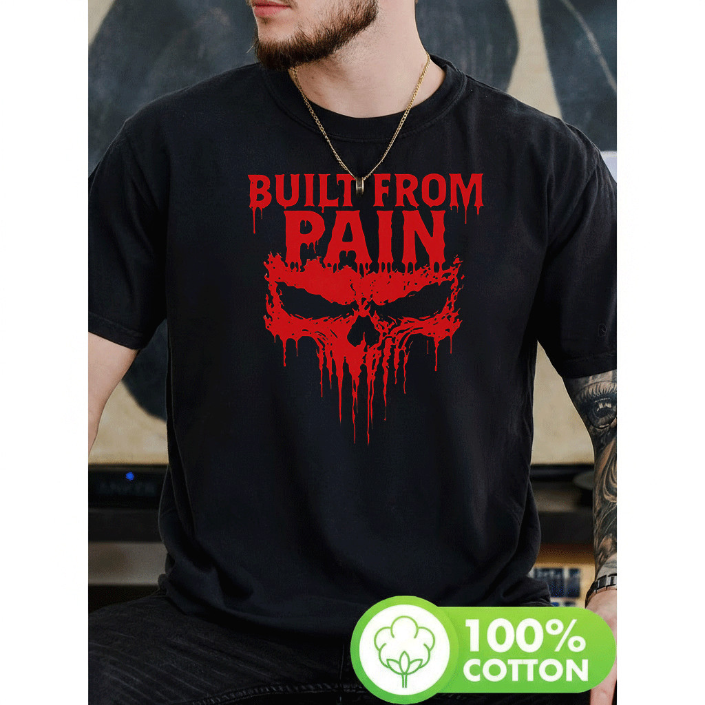 Camiseta Masculina Estampa Skull Vermelho Sangrando e Letras Built From Pain Moderna Atemporal Estilosa Urbana