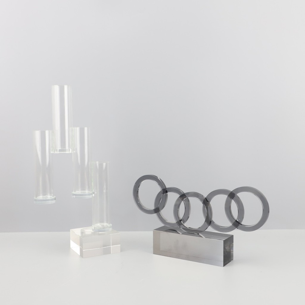 MOXL European-style creative, minimalist geometric transparent crystal ashtray with five rings, a decorative piece for l