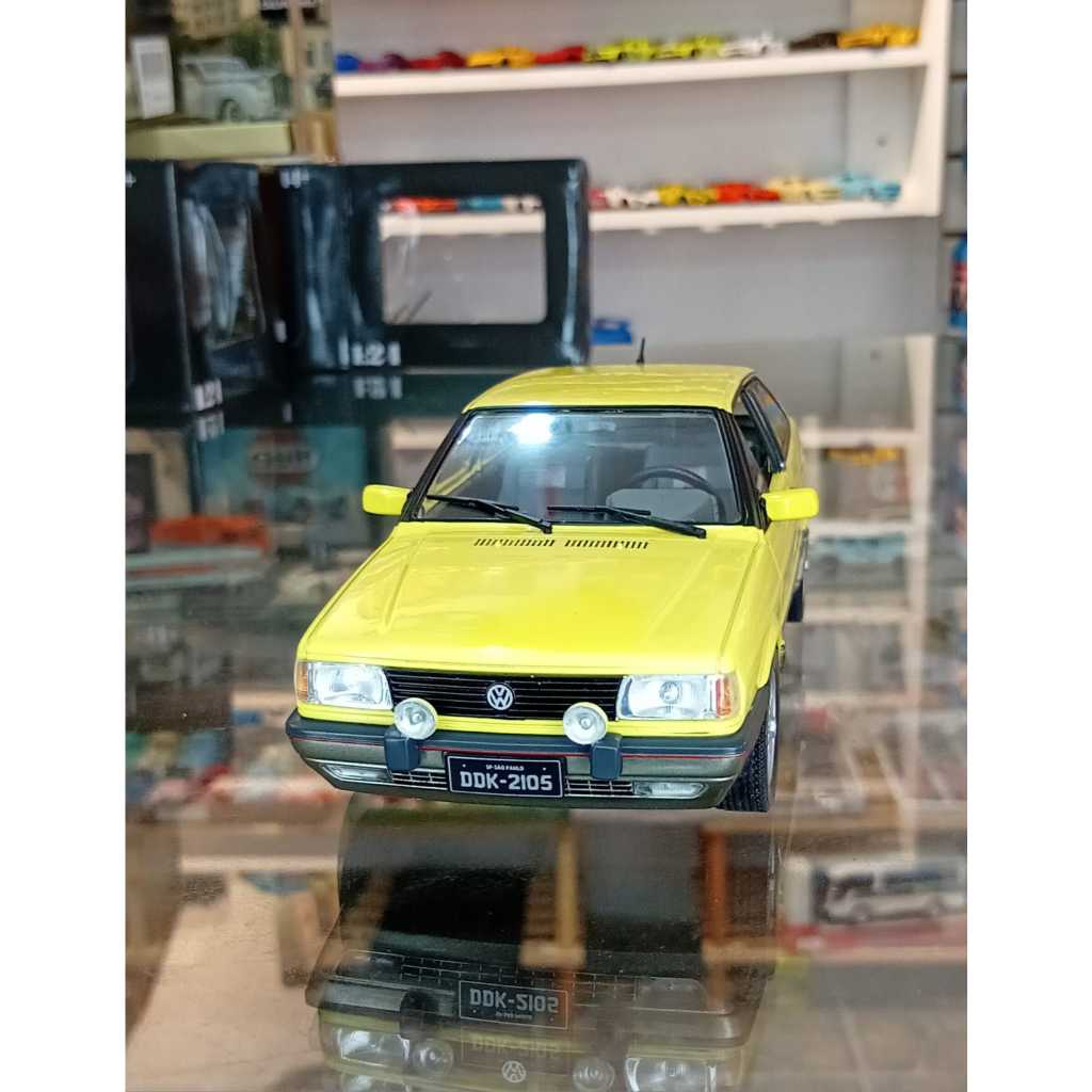 🚗 Miniatura Volkswagen Gol GTi 1993 - Amarelo Sunny  - Preto 1994  (1:24) - California Classics
