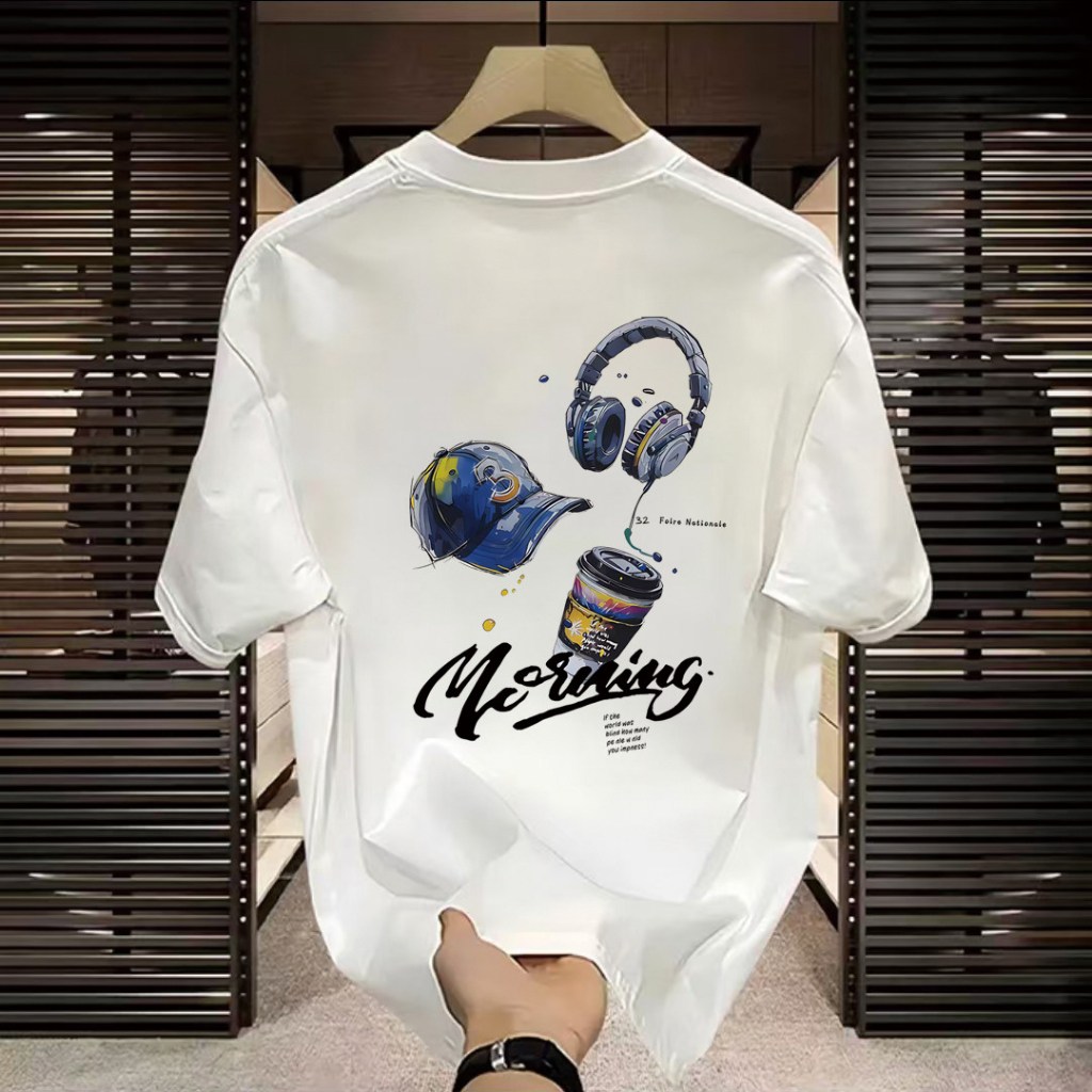 Camiseta Masculina Oversized Estampa Back Print Morning Café Headphone Boné Tipografia Cursive Streetwear