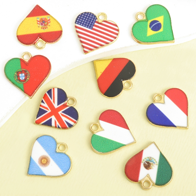 10pcs Bandeira Multi-País Padrão De Esmalte Coração Encanta Jóias DIY Para O Dia Da Independência Ou Qualquer Feriado
