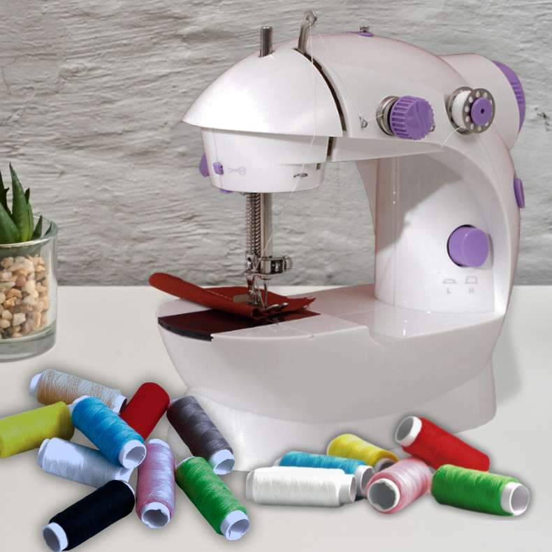 Mini máquina de costura elétrica portátil + pedal de dupla voltagem mais 20 tubos de linha de poliéster colorida
