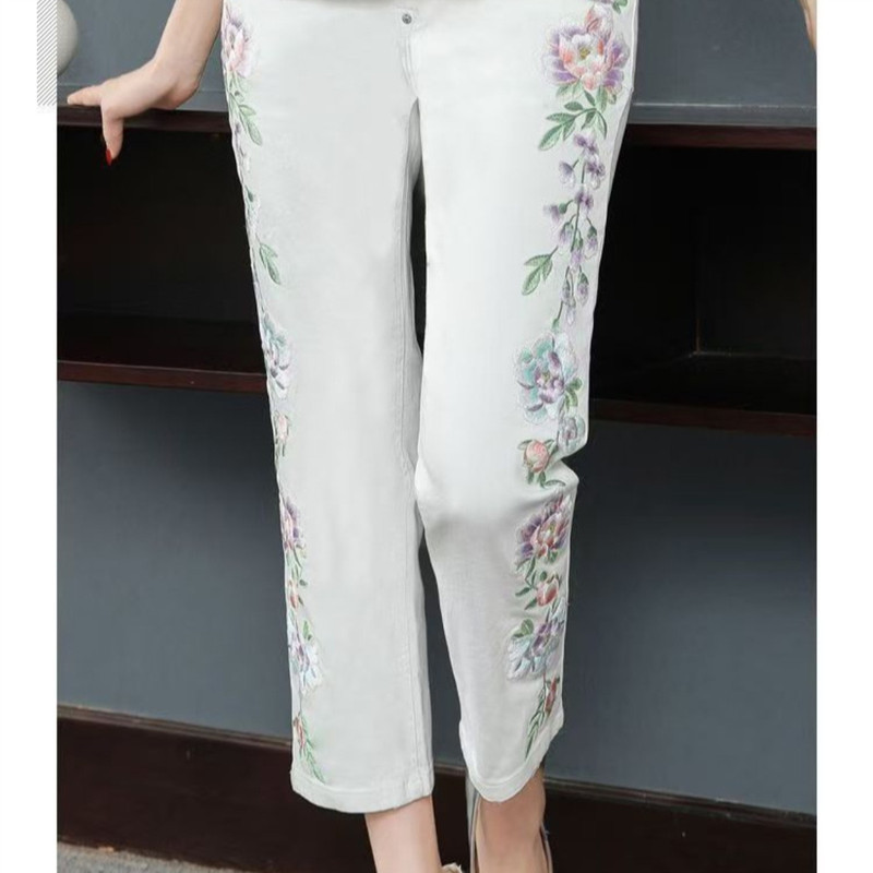 Retro Chinese-style women's embroidered floral jeans, spring-summer cropped straight pants, Chinese Tang-style white cas