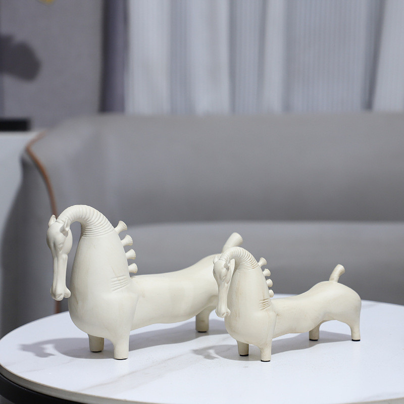 QPEH Nordic-style creative retro abstract resin horse sculpture, an artistic decorative piece for entryways, studies, ho